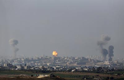 إصابة 4 فلسطينيين في سلسلة غارات صهيونية على قطاع غزة