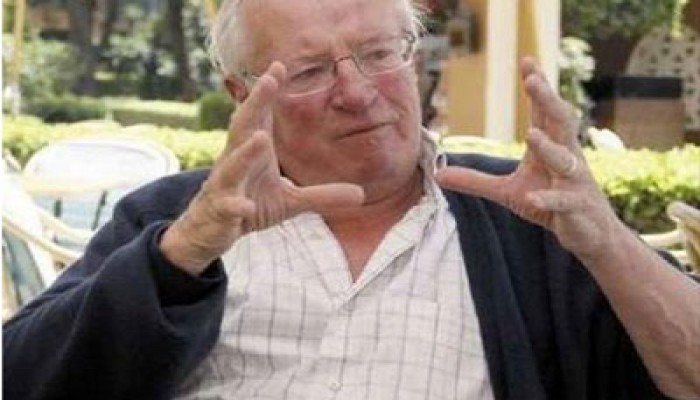 روبرت فيسك يرصد عزوف الناخبين وفشل أماني قائد الانقلاب