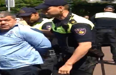 الشرطة الهولندية تؤدب أتباع "السفاح"