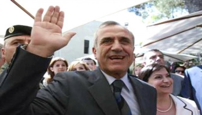 الرئيس اللبناني يدعو "حزب الله" إلى الانسحاب من سوريا