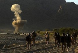 بريطانيا تفتح تحقيقًا بشأن صور لجندي بجانب "جثة مقاتل طالبان"