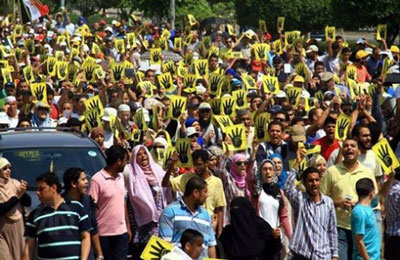 الإندبندنت: "بلير" يتجاهل ملايين المؤيدين للإخوان ويدعم السيسي