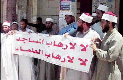 "فرانس برس" ترصد رفض المصريين سيطرة العسكر على المساجد