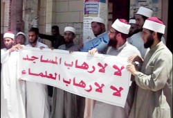 "فرانس برس" ترصد رفض المصريين سيطرة العسكر على المساجد