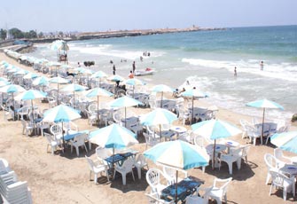 صحيفة بريطانية تسخر من خطة الانقلاب لإنعاش السياحة