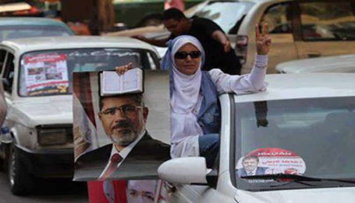 رونالد مايناردوس: مزاعم الإعلام حول ضرورة رحيل الرئيس مرسي كاذبة