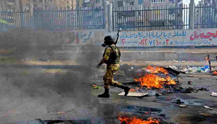 نيل هيكس: حديث حكومة الانقلاب عن الاستقرار أوهام