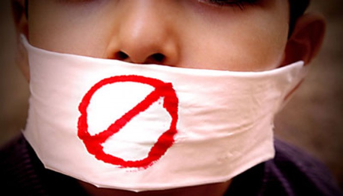 الجارديان: اﻹدانة الدولية الواسعة ﻻحتجاز الصحفيين تحرج الانقلابيين