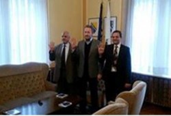 بالصور.. رئيس جمهورية البوسنة والهرسك يرفع شعار رابعة