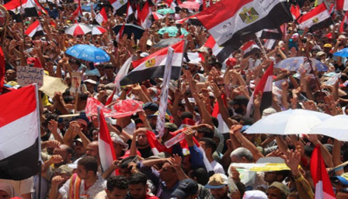 انتقادات لفيلم"الميدان" لصمته عن مجازر الانقلاب وتشويهه للإخوان