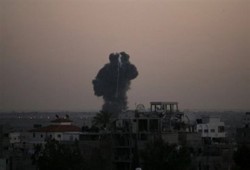 إصابة فلسطينيين في غارة صهيونية على خان يونس