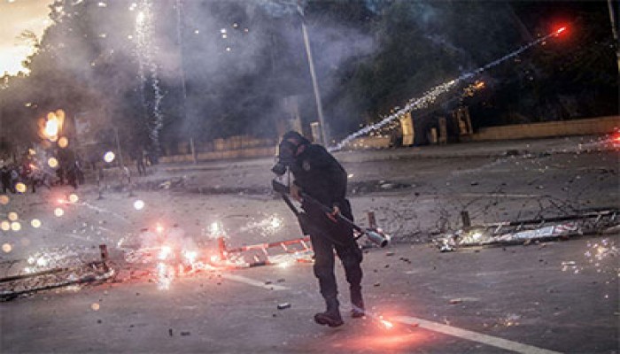 اﻷوبزرفر: صورة لاشتباكات جامعة القاهرة من أفضل 20 صورة حول العالم