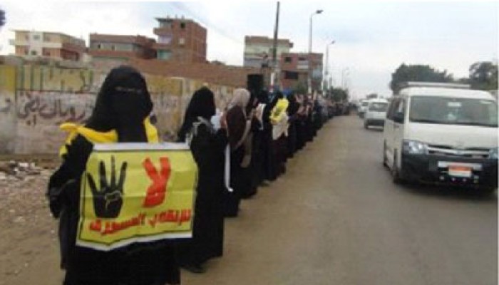 بث مباشر.. سلاسل بشرية بقرية "الرئيس مرسي" لإسقاط الانقلاب