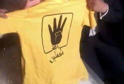 جماهير مغربية ترفع شعار "رابعة" في استقبال "الأهلي" بالدار البيضاء