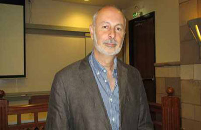 يزيد صائغ: مرسي أفشل خطط المشير للانقلاب على الشرعية