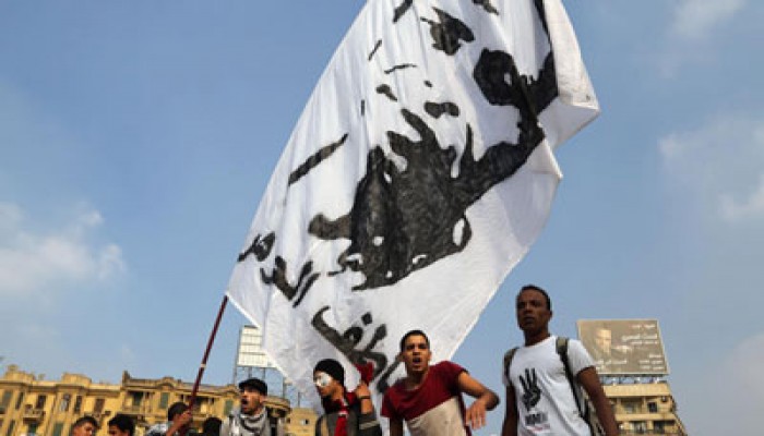 النيويورك تايمز: شباب اليسار يبحث عن مكان له بين مؤيدي مرسي ومعارضي الانقلاب