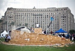 صوت أمريكا: نصبا رابعة والتحرير يثيران التساؤﻻت حول العدالة في مصر