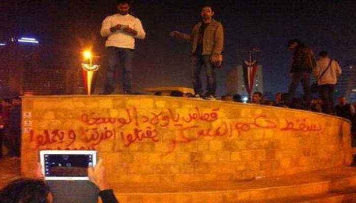 ذي هوفينجتون بوست: نصب التحرير يثير غضب المصريين