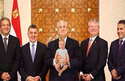 بالصور: "فيس بوك" يسخر من استقبال "الطرطور" لبعثة كأس العالم