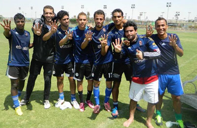 الأهلي يُحقق مع لاعبيه الشباب لالتقاطهم صور بشارة رابعة الصمود