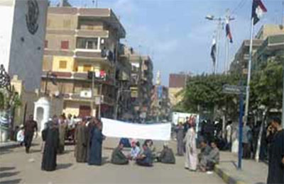 قطع الطريق أمام مبنى محافظة المنوفية بسبب نقص أنابيب الغاز