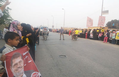 الشرقية.. قرية "الرئيس مرسي" تدعم "استقلال القضاء" بمسيرة وسلاسل بشرية