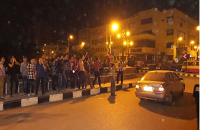 بالفيديو.. وقفات "فراشة" ومسيرة  بالدراجات البخارية بالزقازيق رفضًا للانقلاب