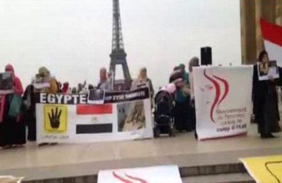 بث مباشر.. مصريون أمام "برج إيفل" بفرنسا ضد استباحة الدماء المصرية