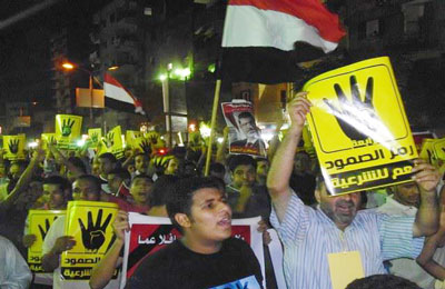 المصريون في ليلة عهد الفئة الباغية