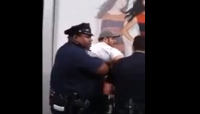 بالفيديو.. القبض على بلطجي "السيسي" لاعتدائه على مظاهرة مؤيدة للشرعية بنيويورك