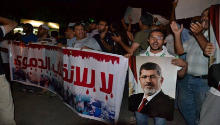 النيويورك تايمز: الانقلاب العسكري يعمق الانقسام داخل المجتمع المصري