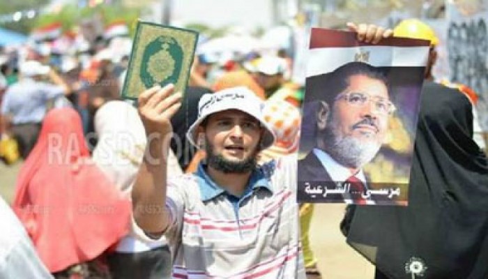 صحيفة أمريكية: السعودية واﻹمارات دفعتا مليارات الدولارات ﻹقناع العسكر بالانقلاب