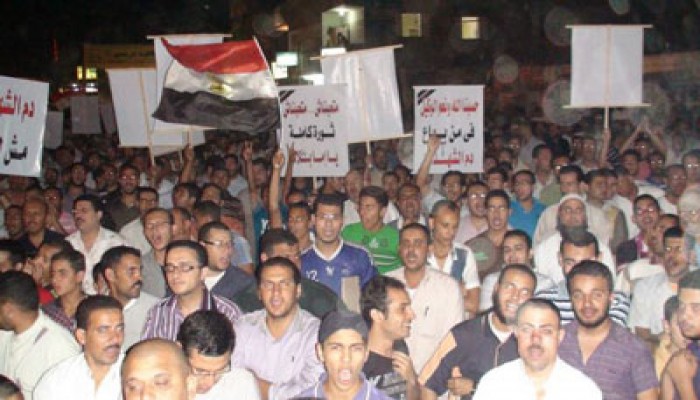 الأهالي يقتحمون قسم شرطة حوش عيسى عقب استشهاد 2 منهم