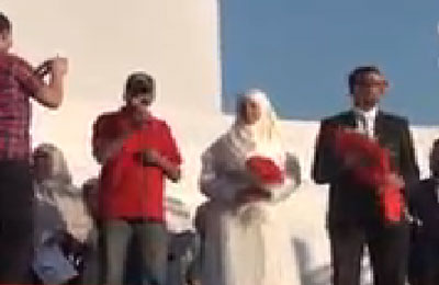 إشهار 10 عقود زواج من على منصة "رابعة العدوية"