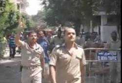 أفراد الشرطة بالمنيا يهتفون "عاوزين مرسي" رفضًا للخصم من رواتبهم