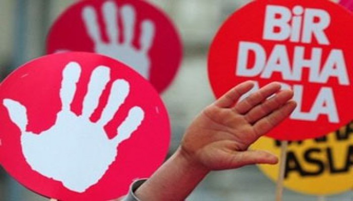 تظاهرة حاشدة بإسطنبول رفضًا للانقلاب بمصر ودعمًا لمعتصمي "رابعة العدوية" و"النهضة"