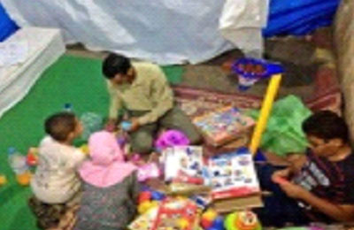 ثوار "رابعة العدوية" يقيمون خيمة للأنشطة الترفيهية للأطفال