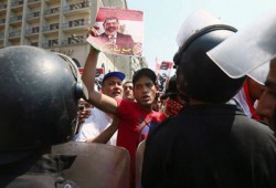 الجارديان: الشعب المصري مطالب بالحد من نفوذ الجيش