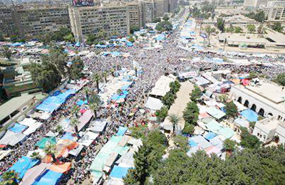 عقدا زواج بـ"رابعة" في مليونية "إسقاط الانقلاب"