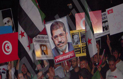 مظاهرات في تركيا للتنديد بالانقلاب العسكري على شرعية رئيس مصر