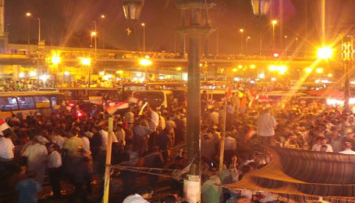 مئات الآلاف يعلنون الاعتصام في رمسيس حتى عودة الرئيس مرسي