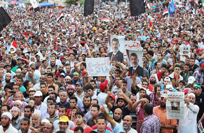 شباب "رابعة العدوية" يهتفون: "يا ليالي المرسي هيرجع تاني"