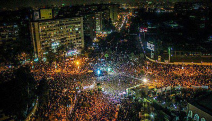 الرئيس مرسي لمعتصمي "النهضة": ثقوا في نصر الله