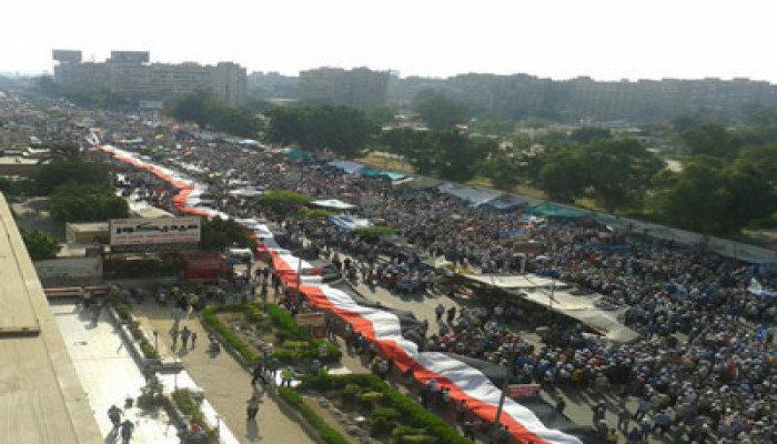 مسيرة من معتصمي التحرير تنضم لمؤيدي الرئيس بـ"رابعة العدوية"