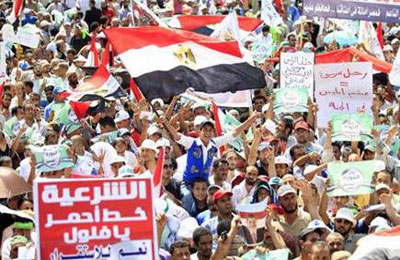 مسيرة بالآلاف تصل ميدان النهضة تأييدًا للرئيس