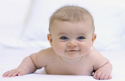 دراسة علمية: حليب الأم يحسن من أداء دماغ المولود الجديد