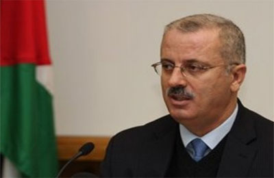 حكومة الحمد الله تؤدي اليمين أمام محمود عباس