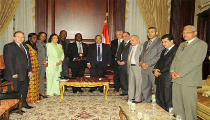 رئيس "الشورى" يلتقي وفد اتحاد أحزاب الخضر الإفريقية