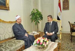 الرئيس مرسي يبحث مع مفتي الجمهورية عددًا من القضايا الإسلامية