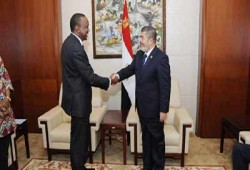 الرئيس مرسي لنظيره الكيني: حريصون على وحدة صف دول النيل